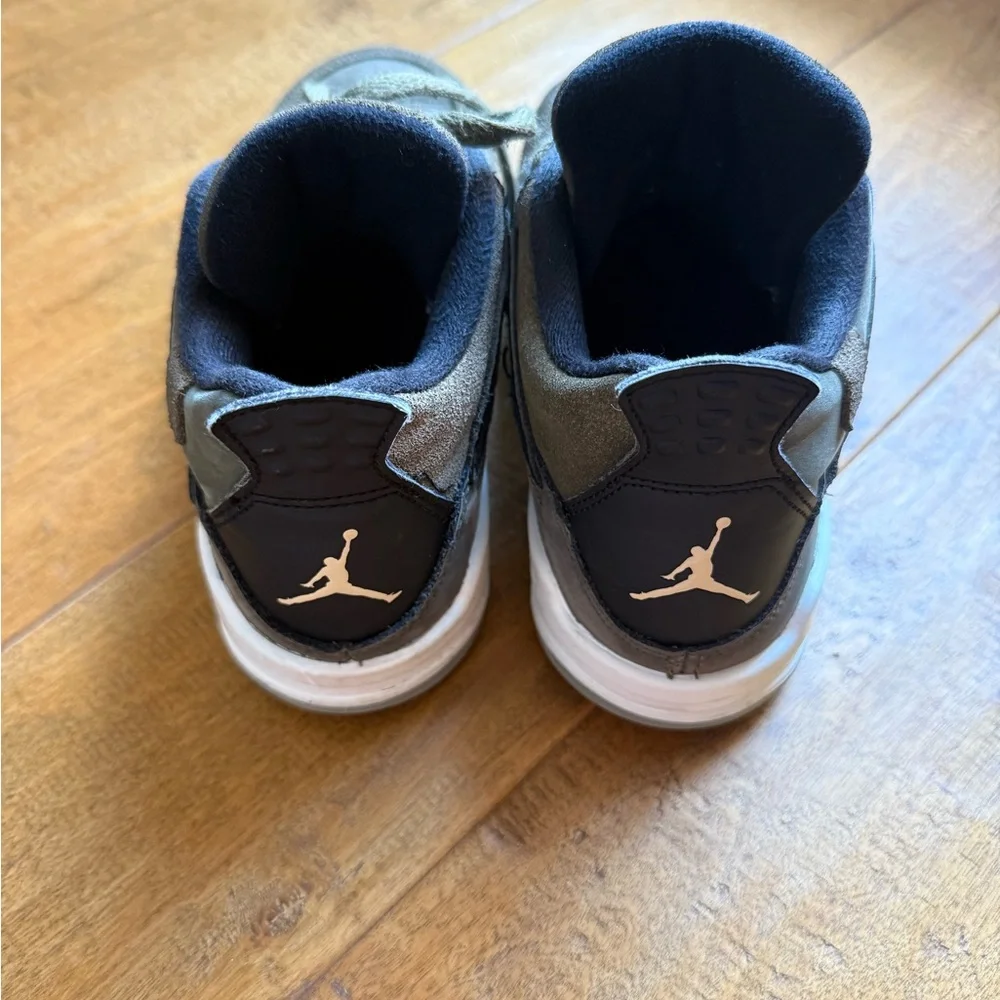 Jordan 4 Olive Green Kids Shoes - Picture 3 of 7